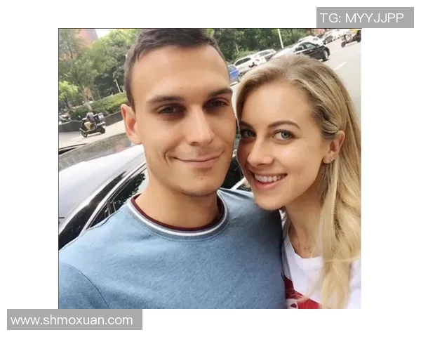 曾经足球明星的妻子如何在风光背后重塑自我与人生价值